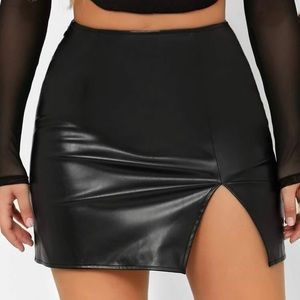 Split thigh leather skirt for a perfect night out ! Never been worn.